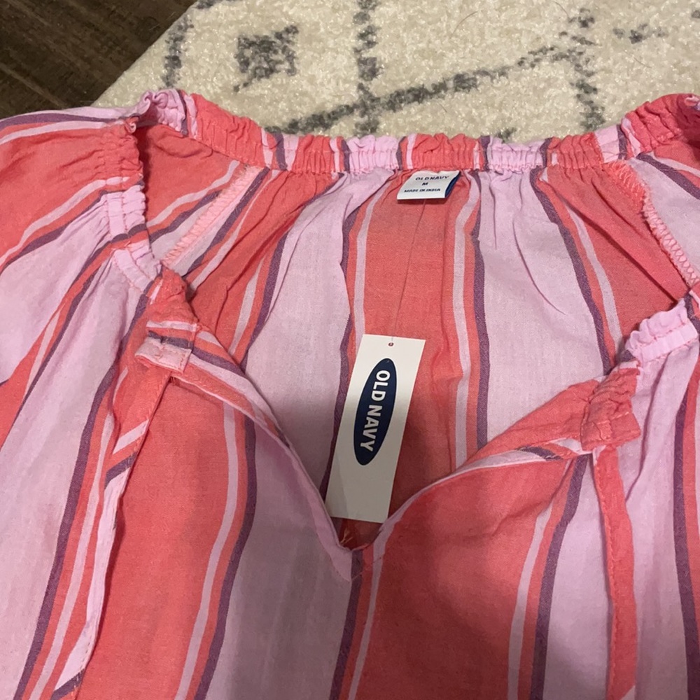 COPY - Old Navy Top - Picture 2 of 2